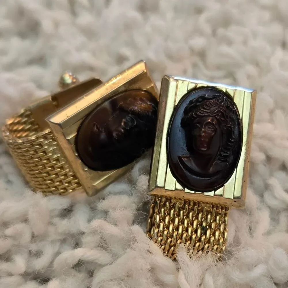 Vintage Hickok Gold tone with Cameo Wrap Around Cufflinks